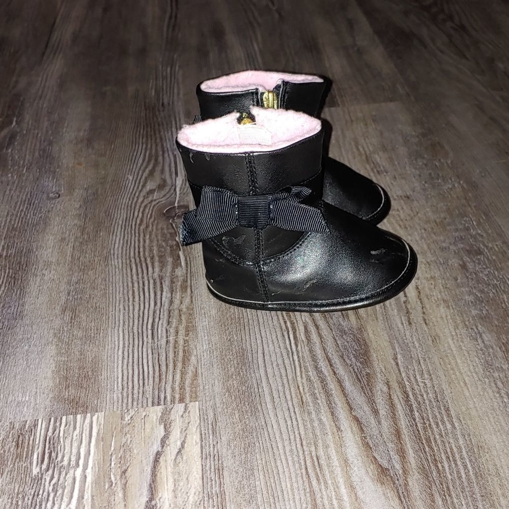 Juicy Couture Black lined infant crib slip on boots Sz 2 NWOT - Picture 5 of 8